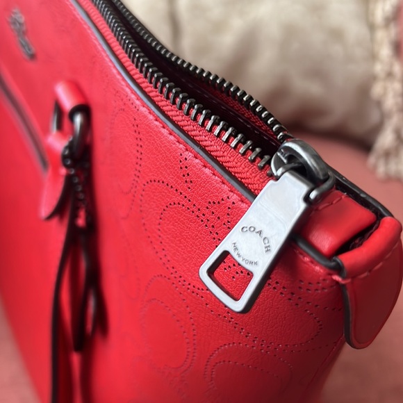 Coach NWOT Gallery tote bag in perforated Miami red, brand new - Picture 11 of 16